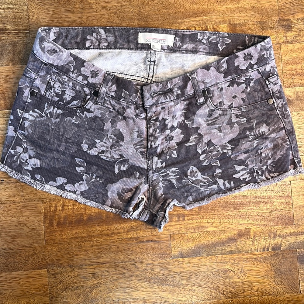 21 Denim Gray Floral Cutoff Shorts